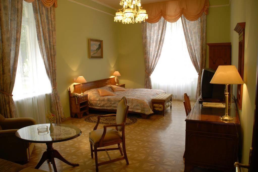 Bristol Kralovska Vila Karlovy Vary Esterno foto